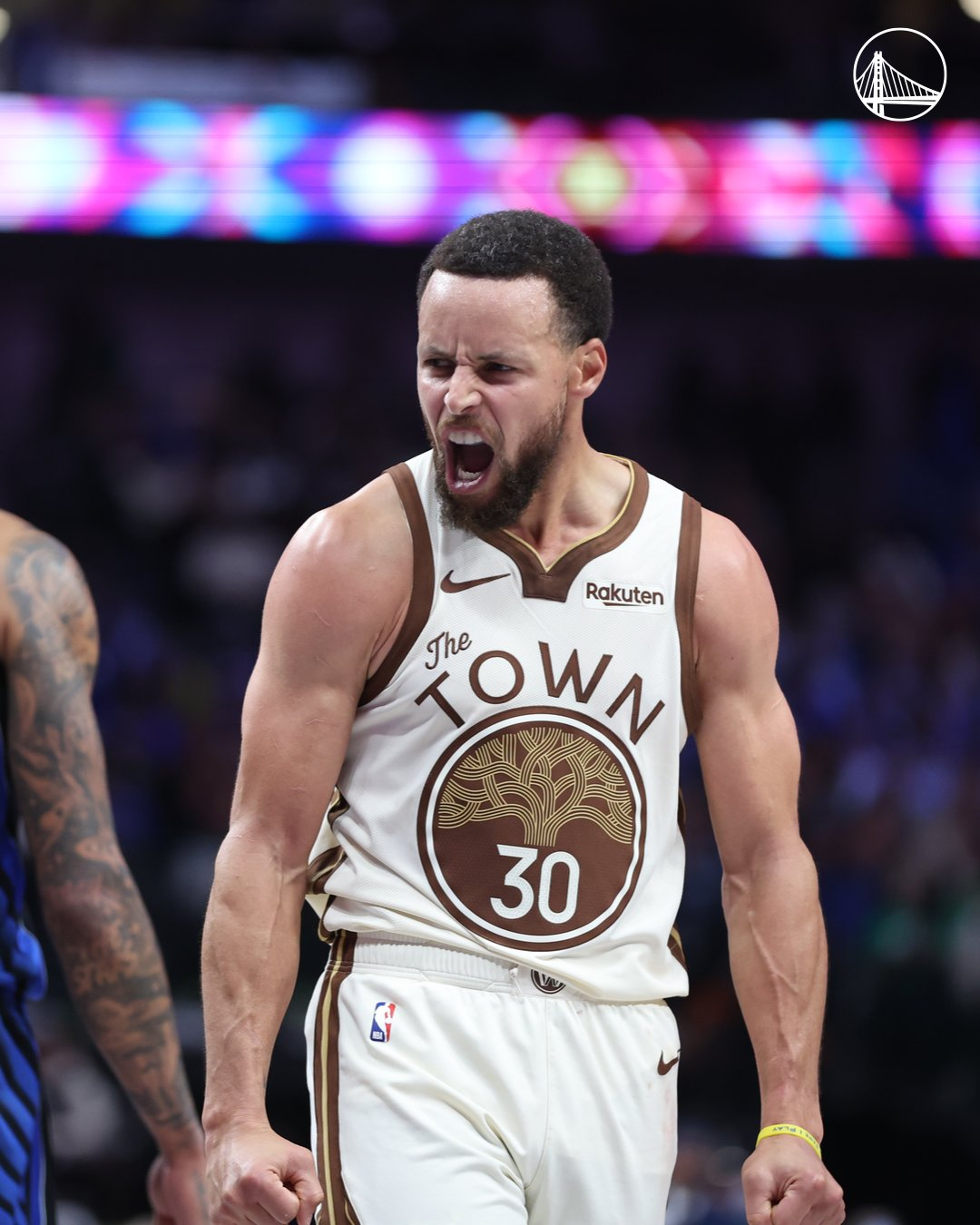 开云APP-库里38分勇士不敌独行侠2连败，马绍尔30分7板9助弗拉格21分11板