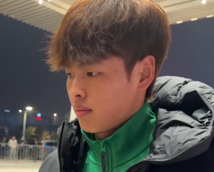 开云官网-邓捷夫：教练一直鼓励我要有信心，一开始有些紧张但慢慢就放松了